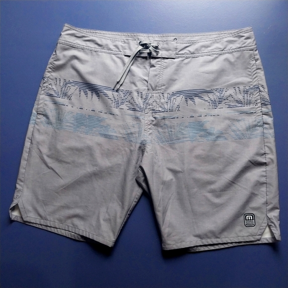 Travis Mathew Board Shorts Size 40 - Picture 13 of 14